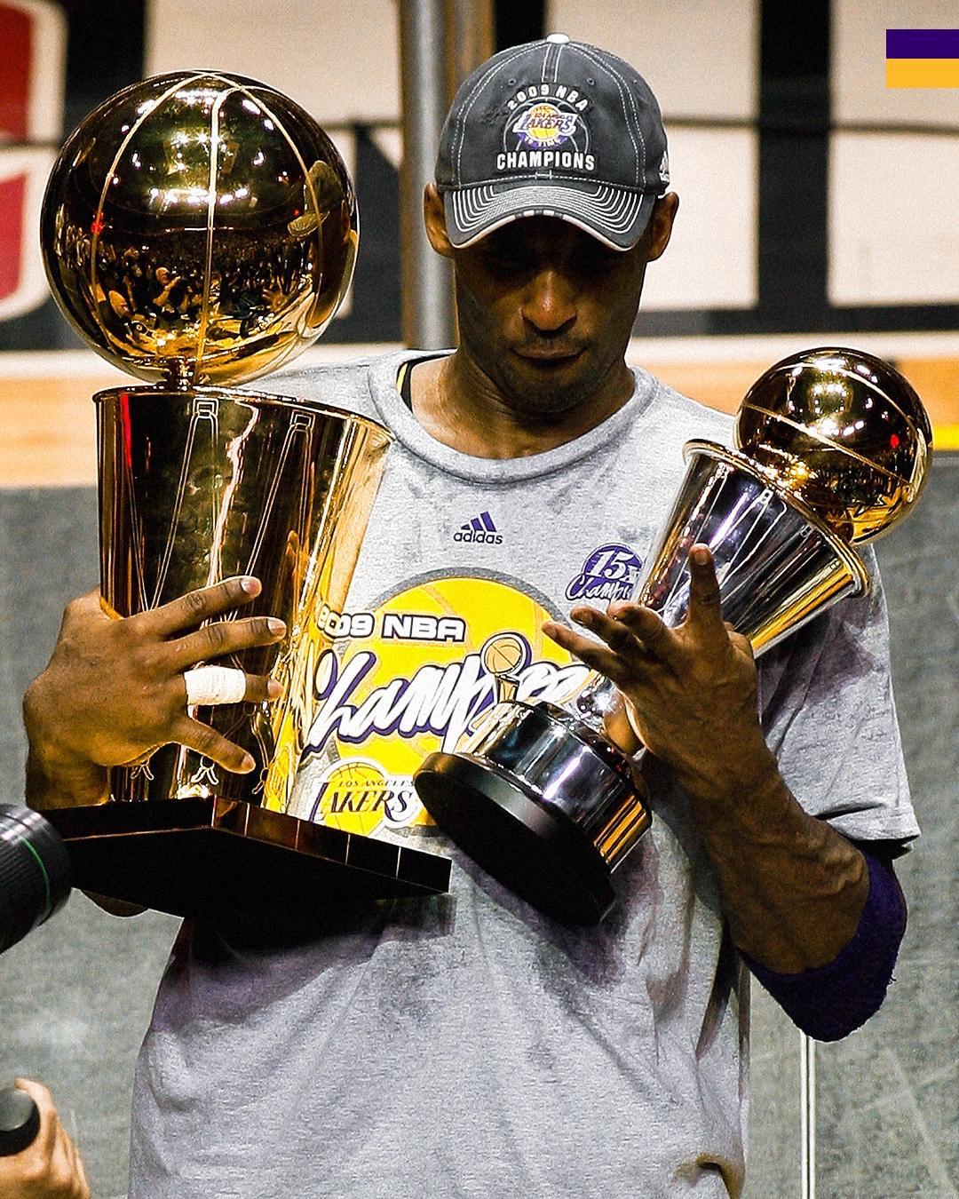 致敬曼巴日！湖人官方晒出科比生涯夺冠精彩瞬间：5次总冠军